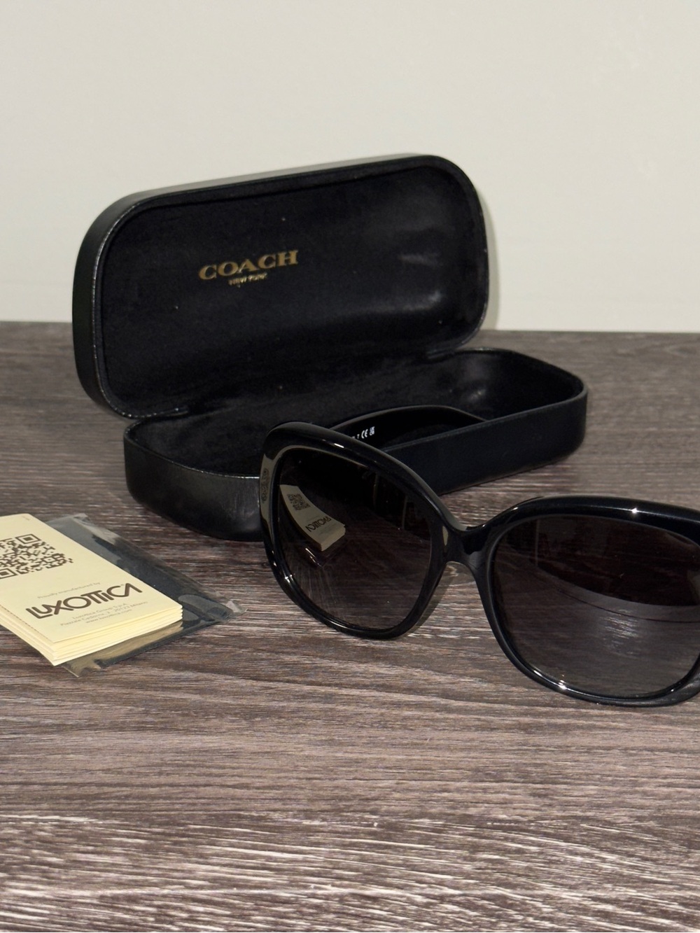 Coach Black Women's Sunglasses HC 8158 (L139) with Gold Logo Case